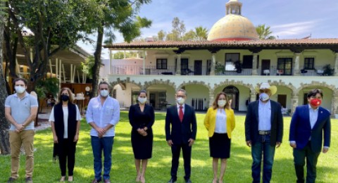 <a href="/comunicacionsocial/exhorta-imipe-partidos-politicos-se-comprometan-con-la-transparencia">Exhorta IMIPE a Partidos Políticos se comprometan con la Transparencia</a>