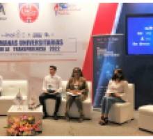 La alumna Leslie Lizbeth Rodríguez Ortiz (ropa color café).